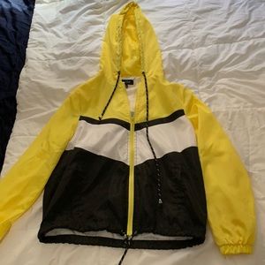 Yellow/black/white windbreaker